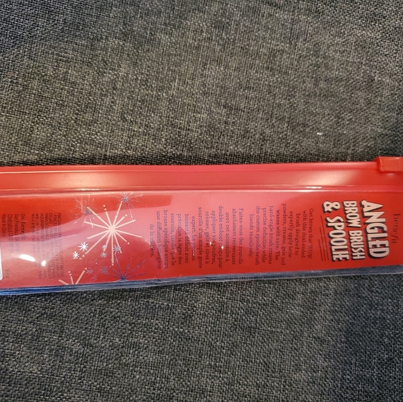 10/$30  🖌 BNIB Benefit angled brow brush - Picture 3 of 6